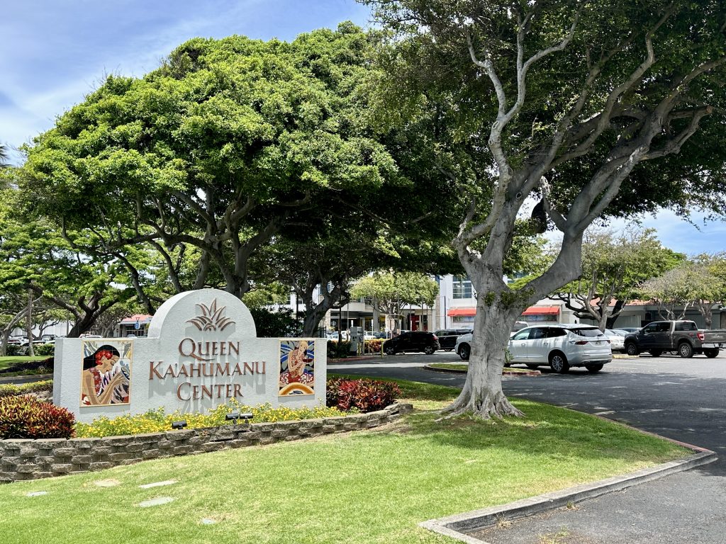 Queen Kaʻahumanu Center change of zoning gets final Council approval for redevelopment : Maui Now